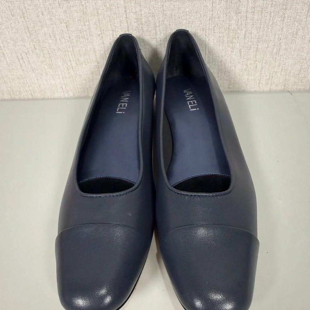 Vaneli Fc-313 Navy Nappa Soft‎ Leather Cap Toe Ballet Flat Narrow size 8SS